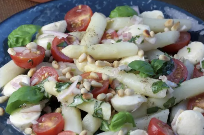 Spargelsalat mit Basilikum Vinaigrette