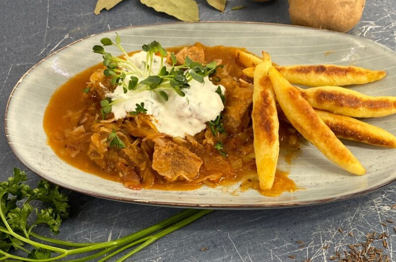 Szegediner Gulasch nach dem Rezept von seinem Erfinder Gondel Károly!
