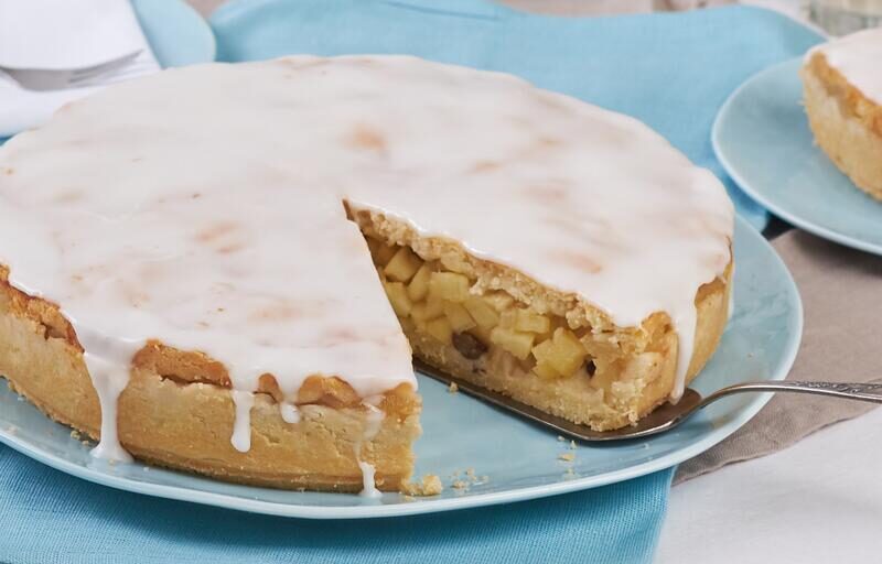 Gedeckter rheinischer Apfelkuchen