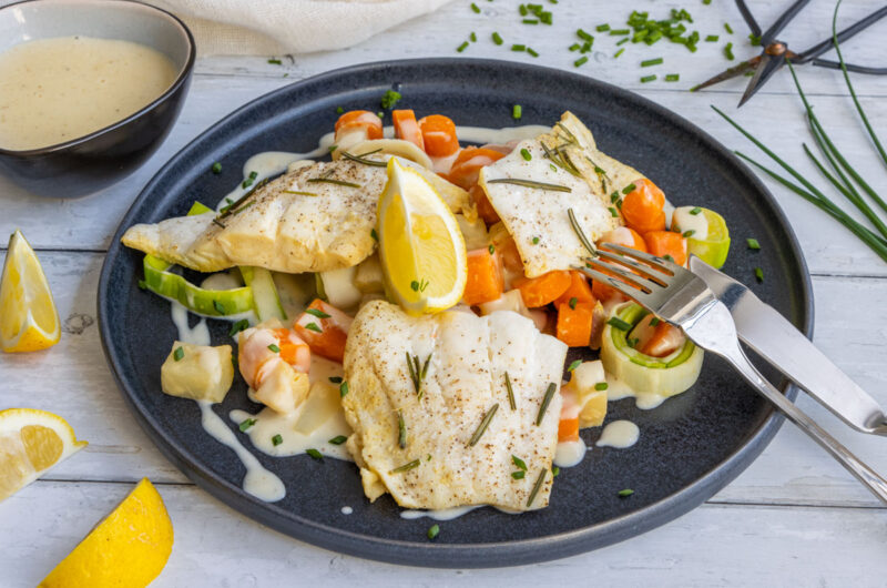 Kochfisch mit Senfsoße und Wurzelgemüse