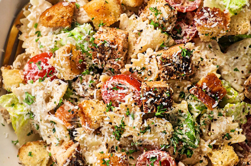 NUDELSALAT MIT HÄHNCHEN-CAESAR