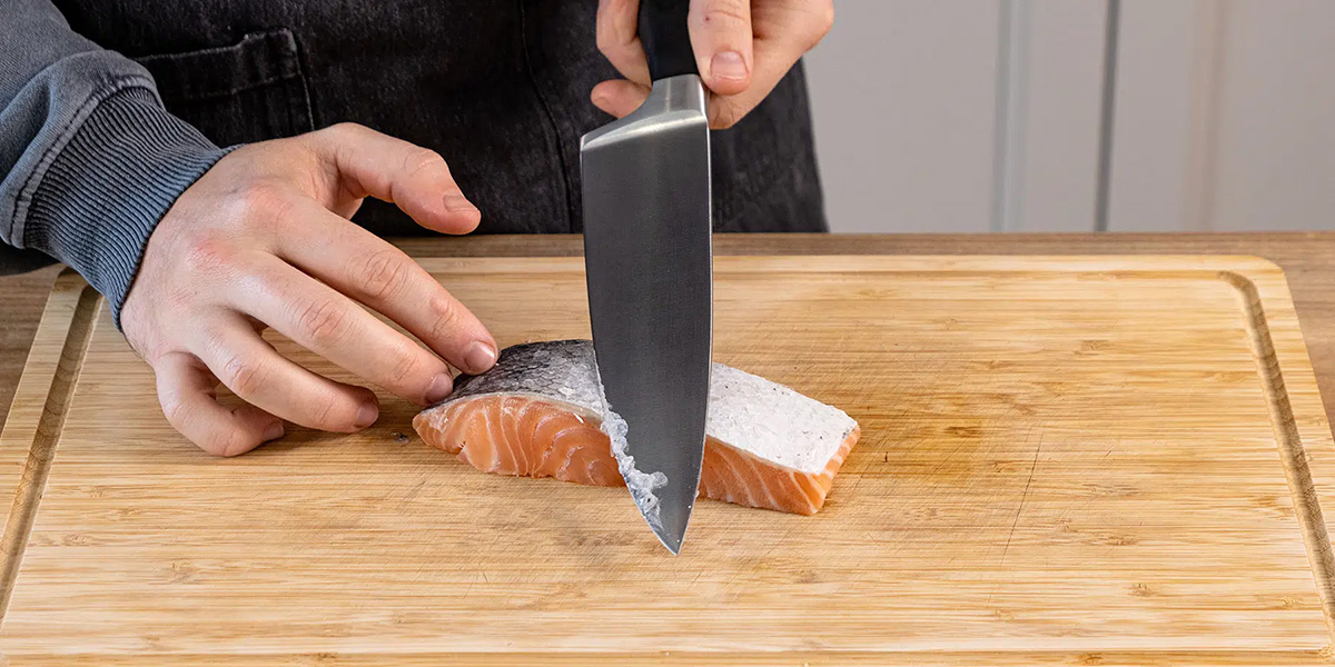 mit-haut-gebratenes-lachsfilet-2777