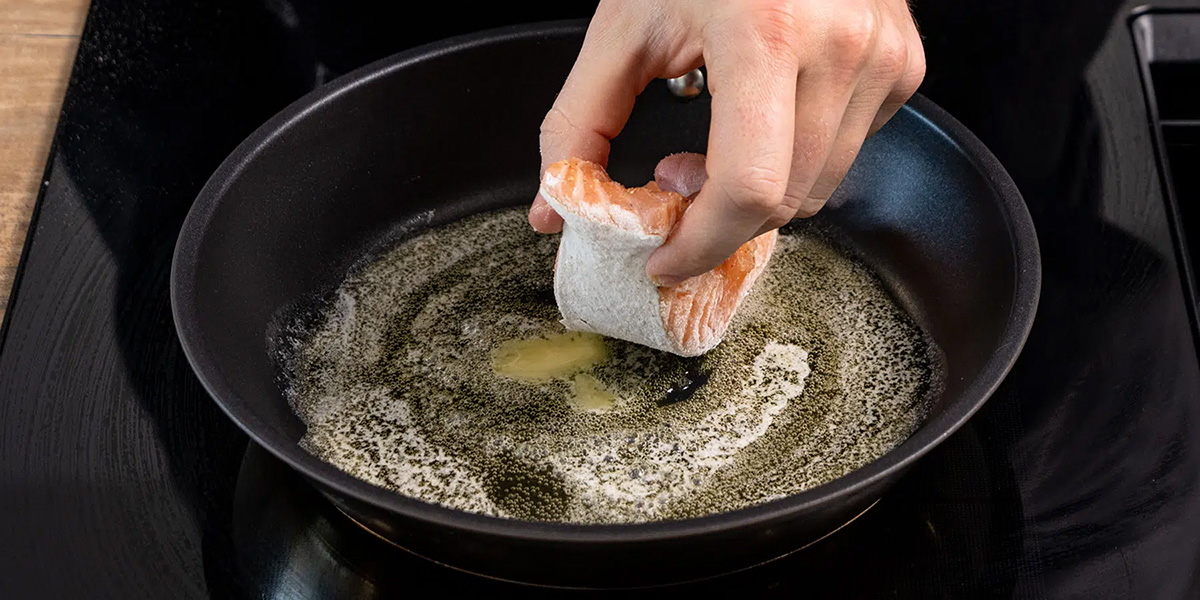 mit-haut-gebratenes-lachsfilet-2782