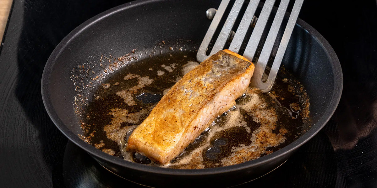 mit-haut-gebratenes-lachsfilet-2784