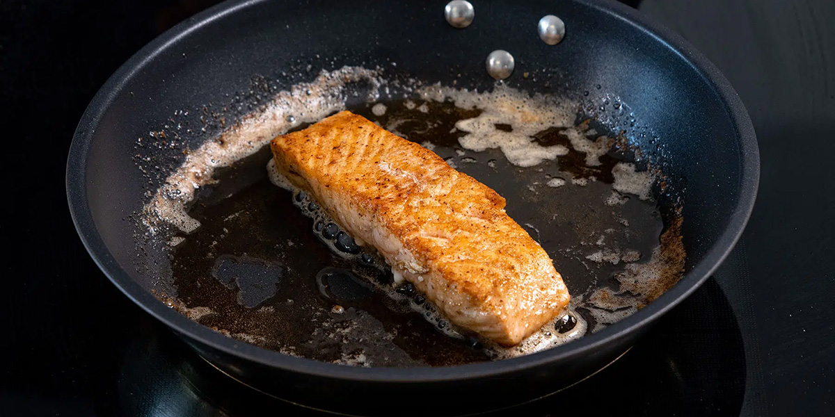 mit-haut-gebratenes-lachsfilet-2785
