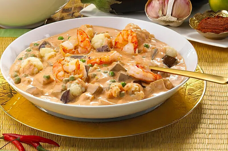 Grünes Blumenkohlcurry mit Garnelen